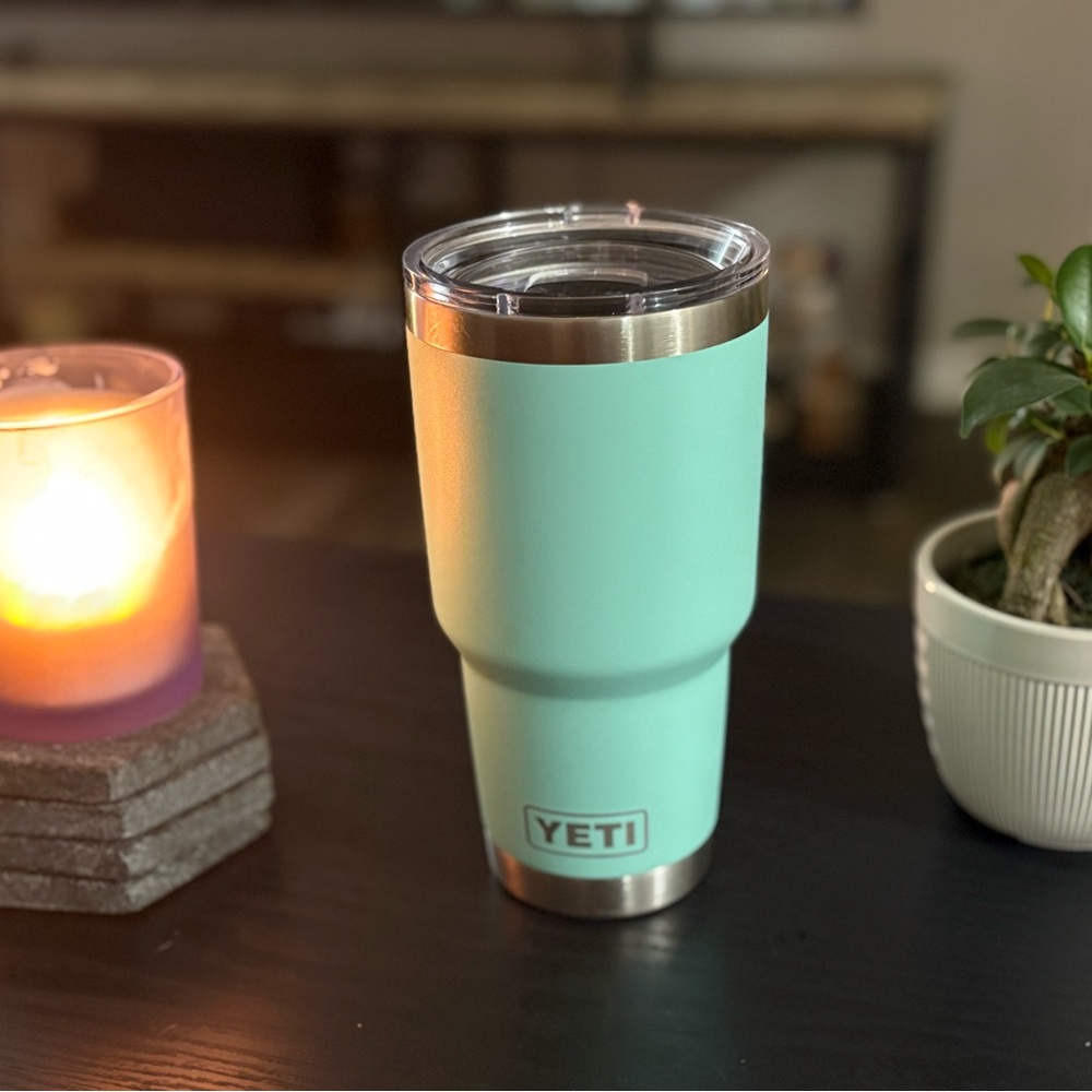 YETI Aqua Tumbler with Lid